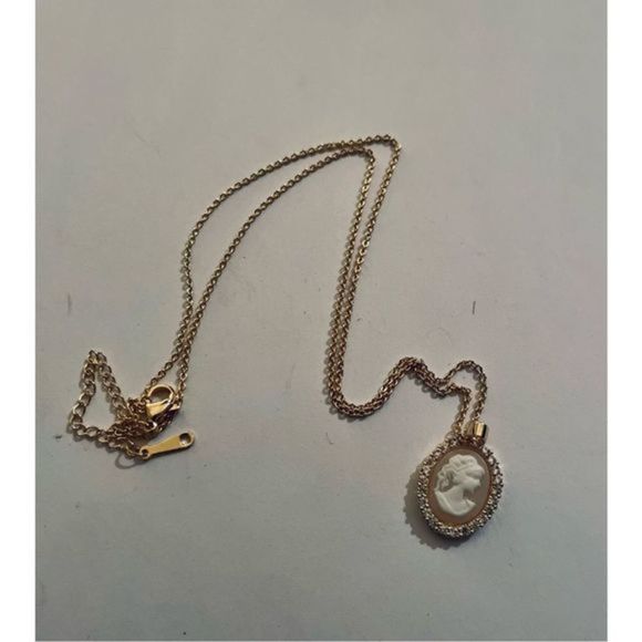 PRETTY VICTORIAN PORTRAIT GOTH STYLE PINK AND GOLD NECKLACE - Picture 3 of 6